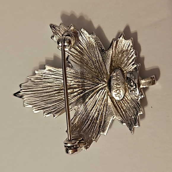 1960s Keyes Canadian Signed Silvertone Leaf Brooch - Picture 4 of 5